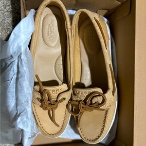 Women’s Sperry boat shoes